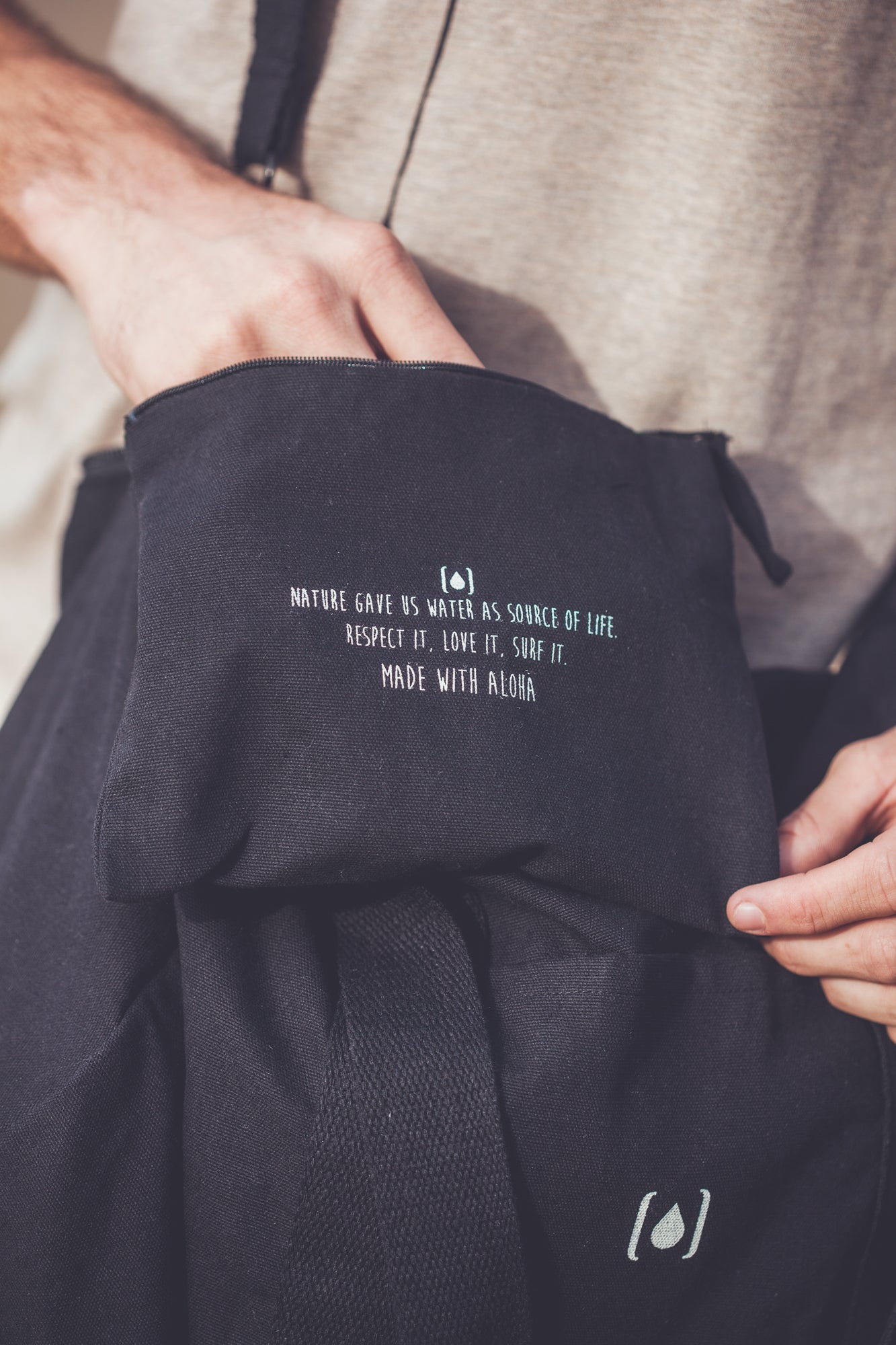 UNISEX RECYCLED WATER PURSE