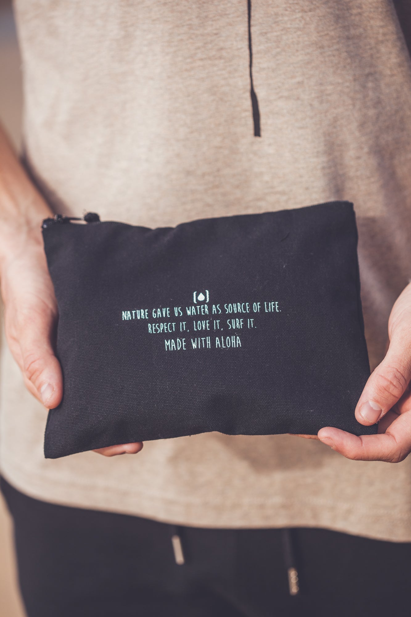 UNISEX RECYCLED WATER PURSE